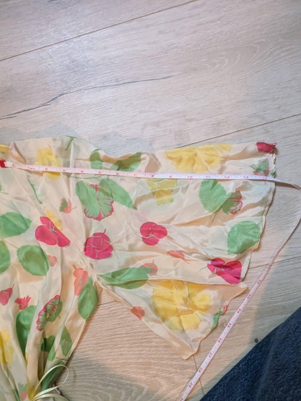 1930's Delicate Silk Robe - Picture 6 of 9